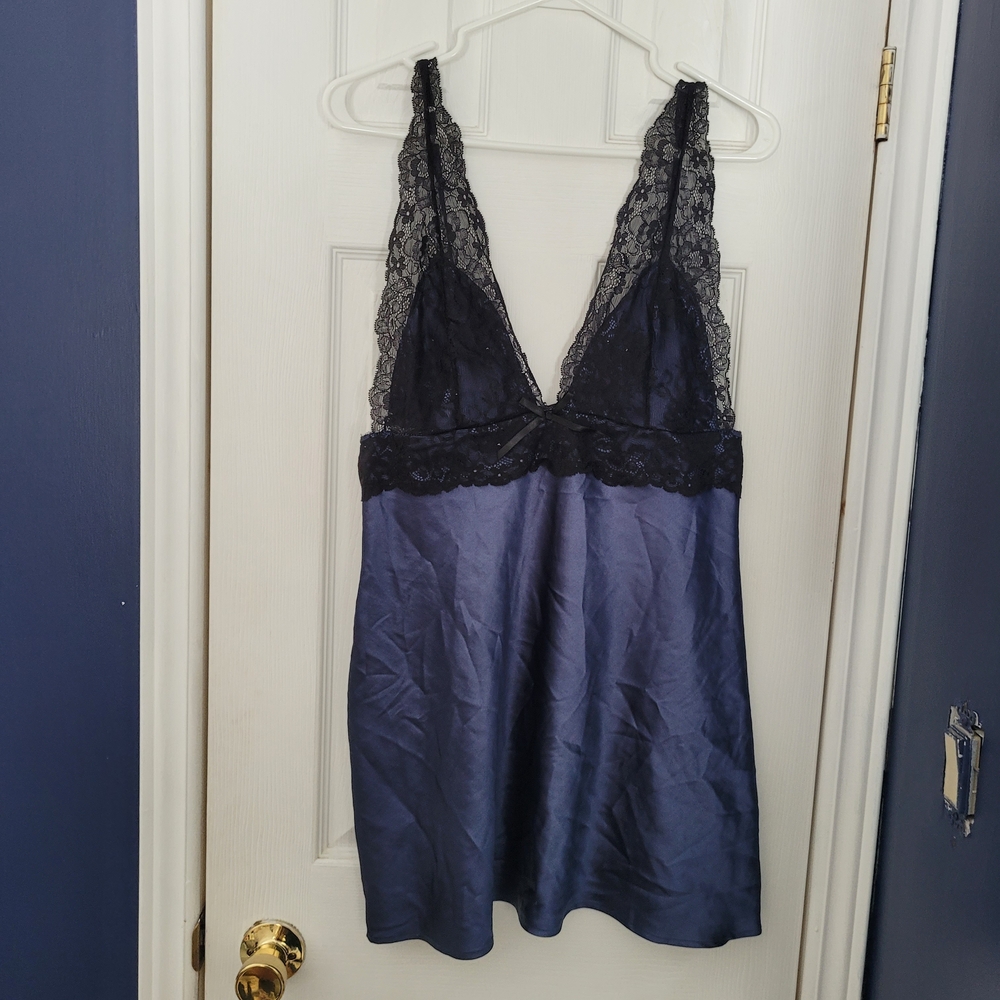 Elegant Lace Trim Nightgown
